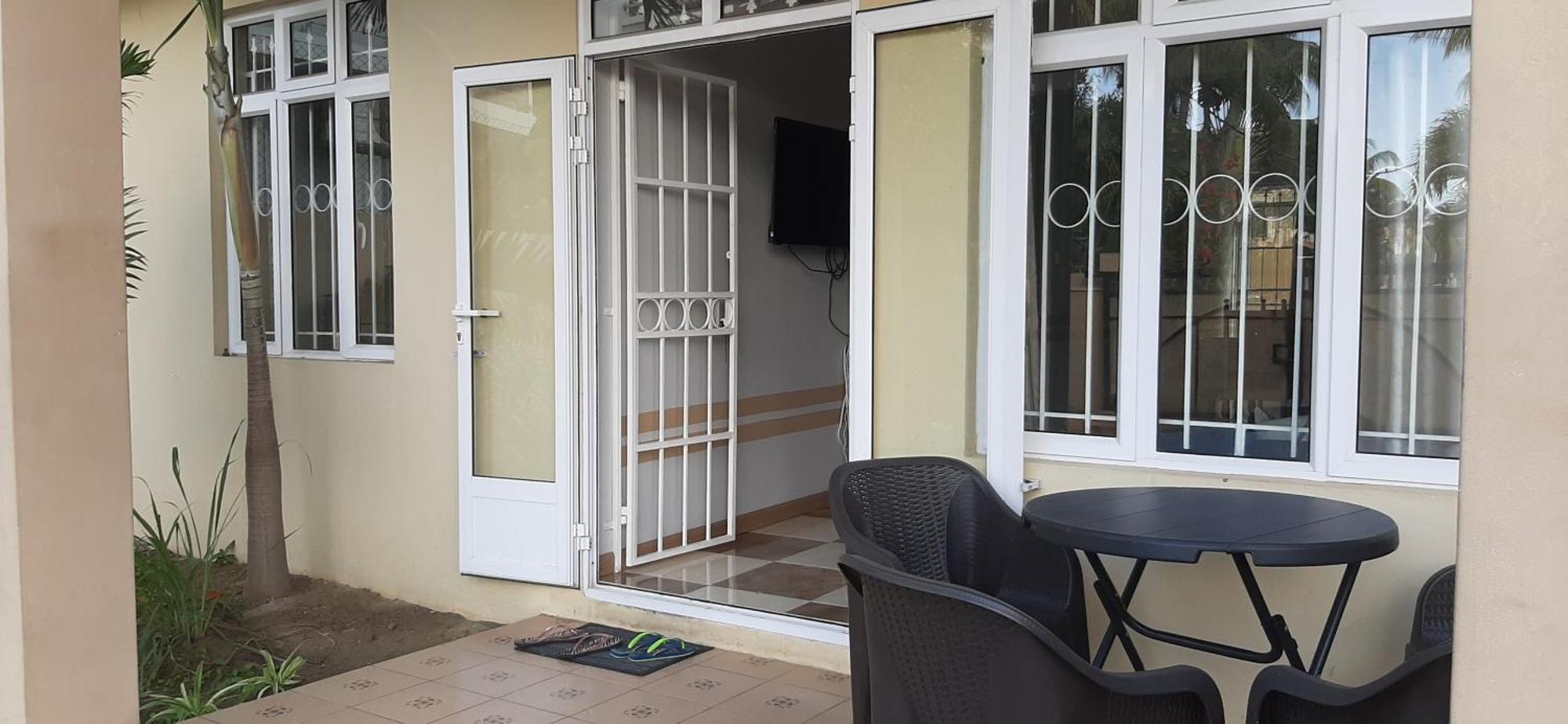 Ground Floor Lovely Two Bedrooms Apartment Flic-en-Flacq Exteriör bild